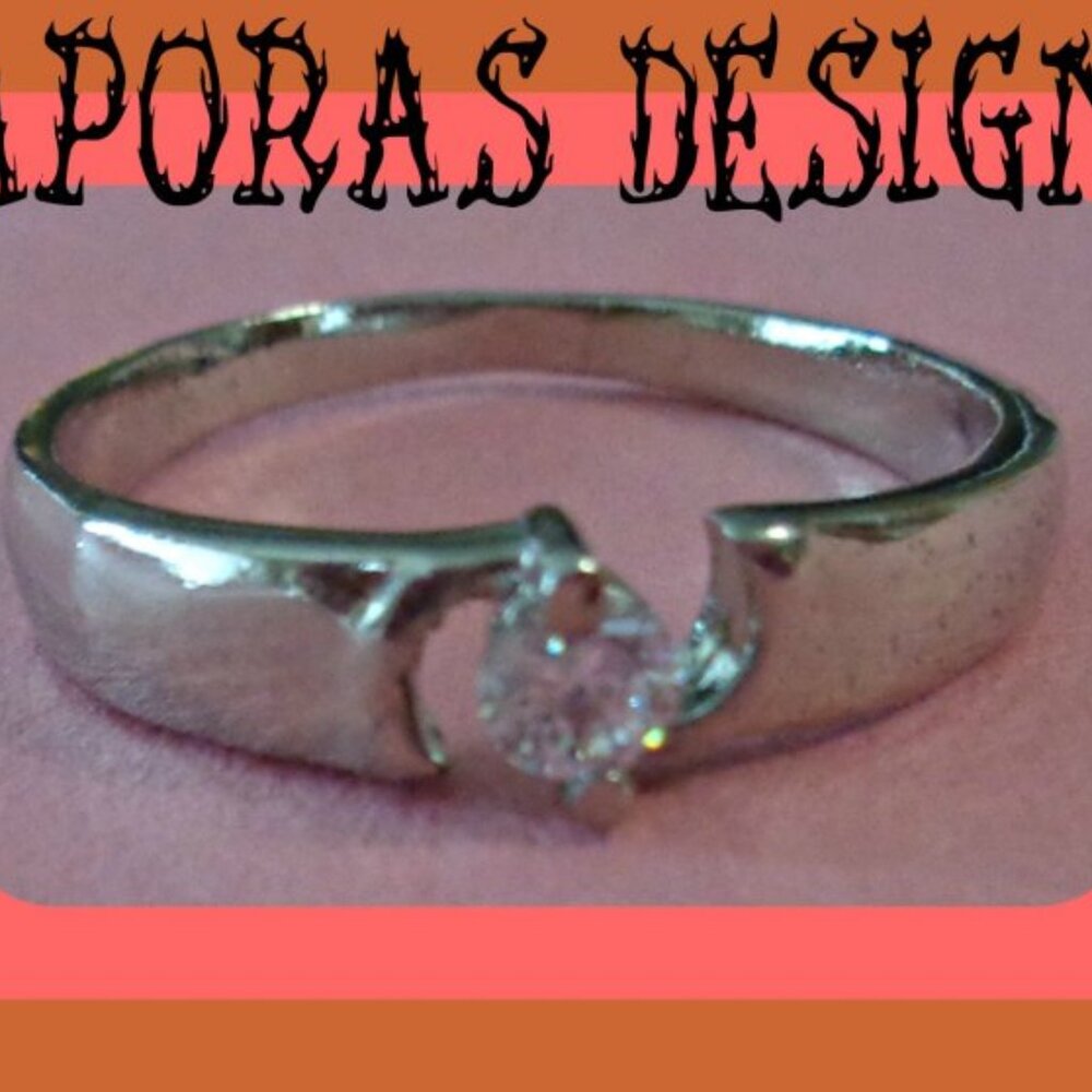 Size 8 Silver Tone Ring With Clear Crystal